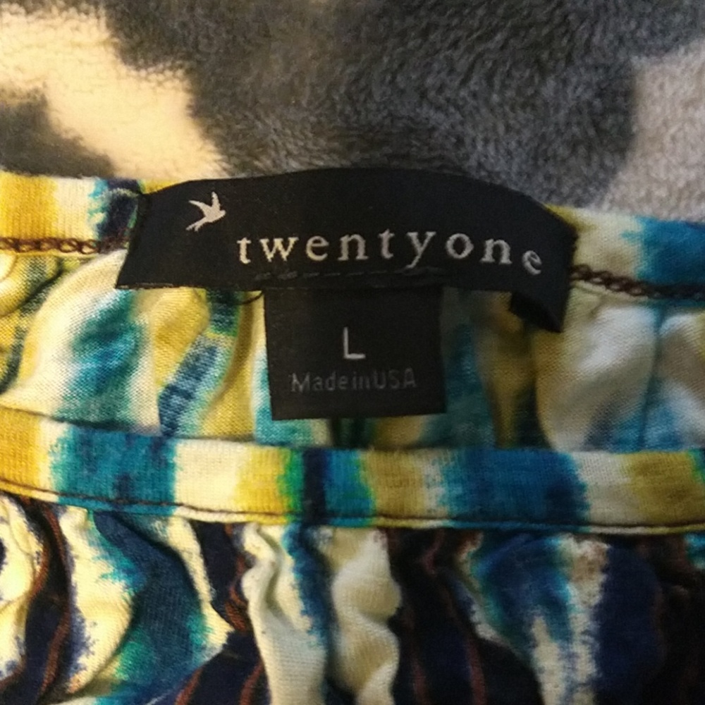 Twenty One Tank - Picture 2 of 2